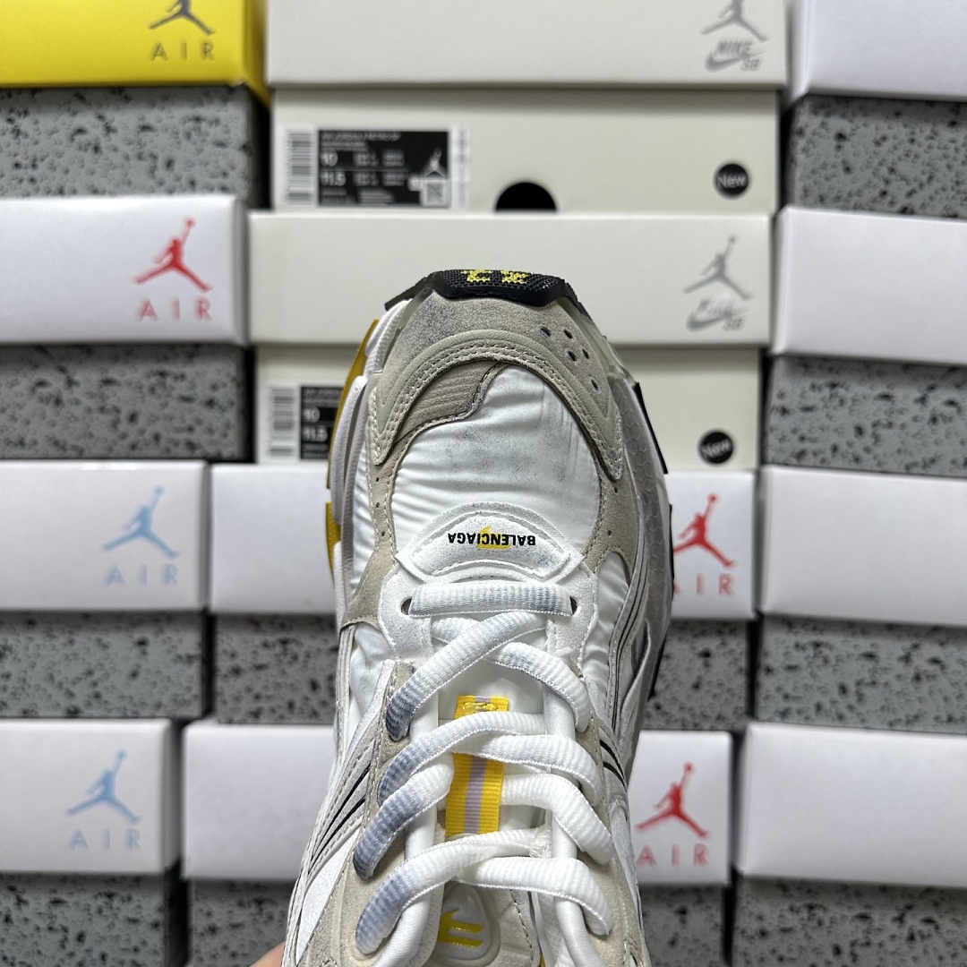 Balenciaga BLCG Runner - Image 11