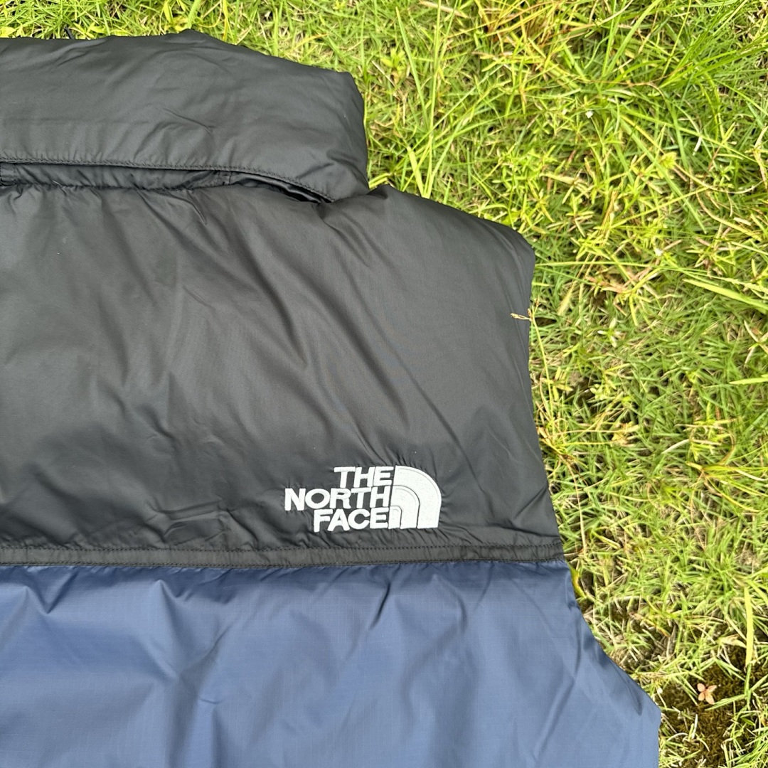 The North Face TNF 1996 Retro Nuptse Vest - Image 27