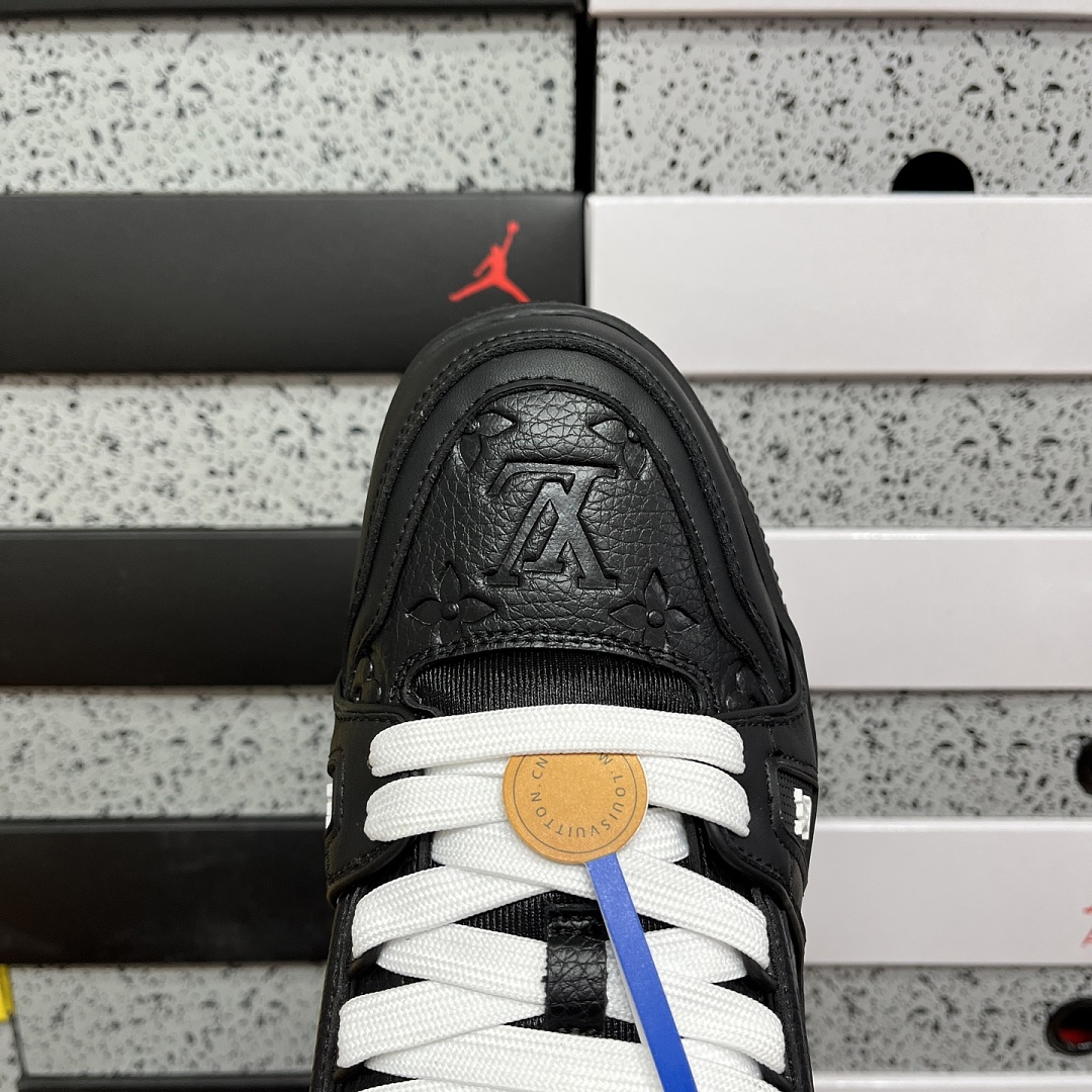 Louis Vuitton Trainer - Image 3
