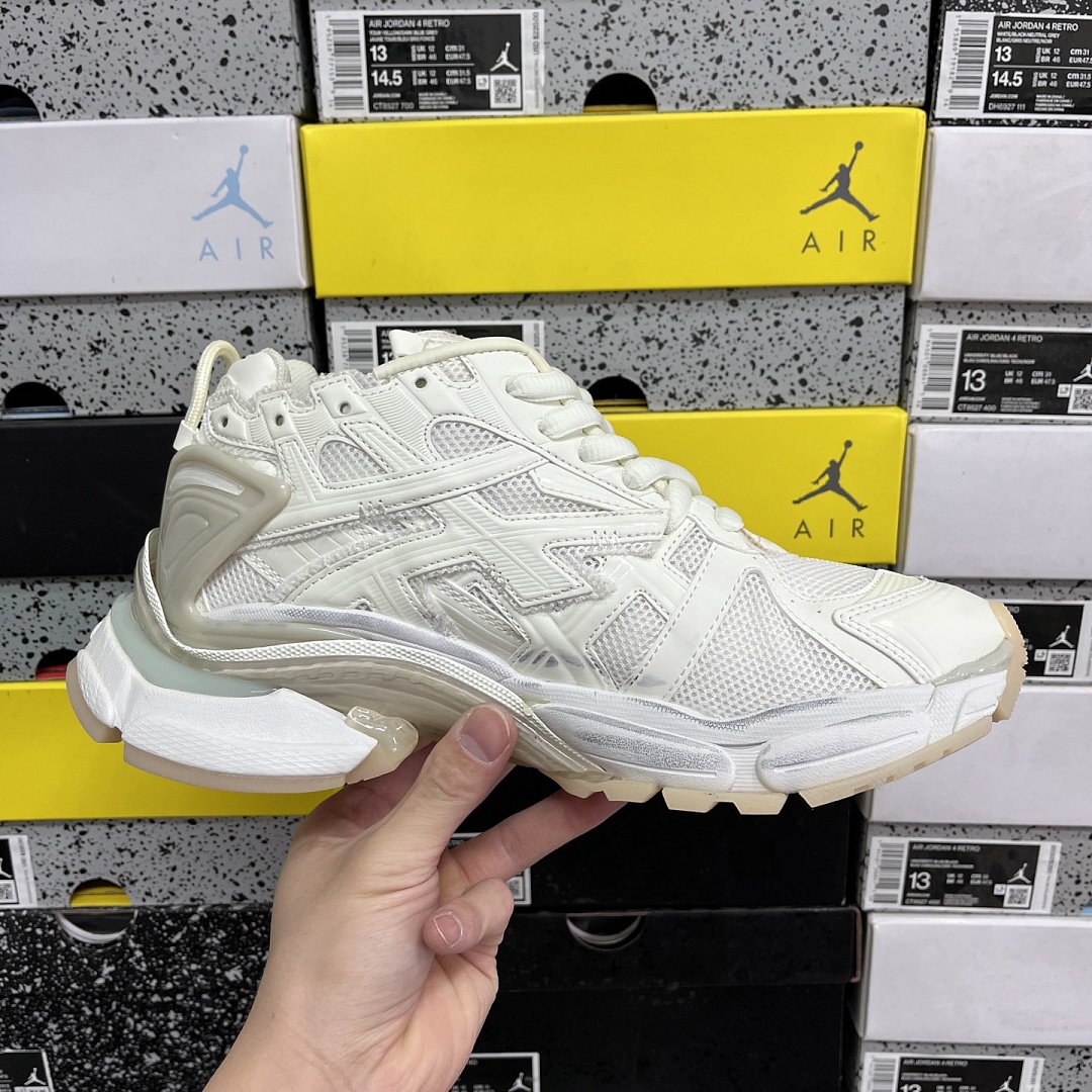 Balenciaga BLCG Runner 7.0 - Image 10