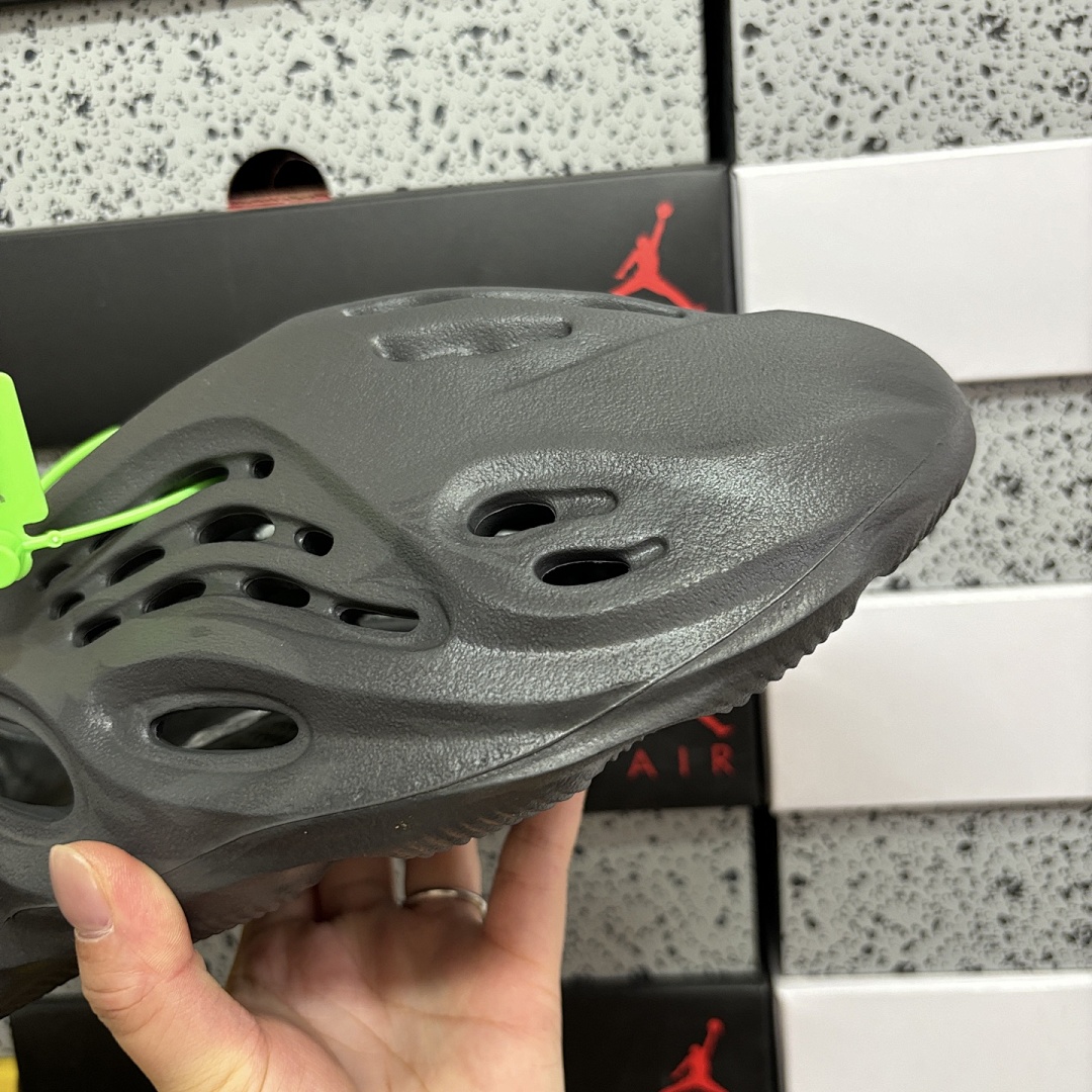 Adidas Slide/Foam Runner - Image 106