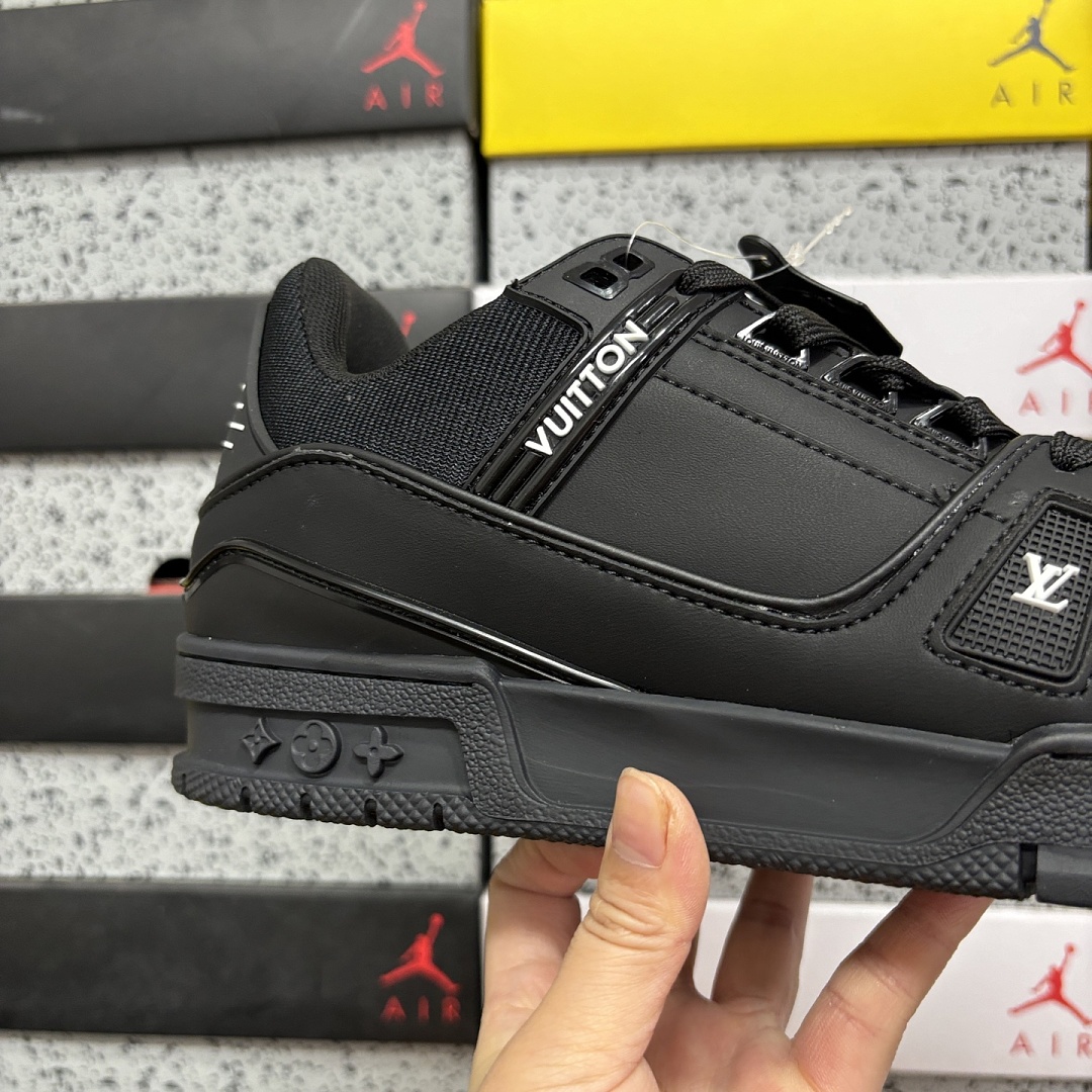 Louis Vuitton Trainer 1-17 - Image 6