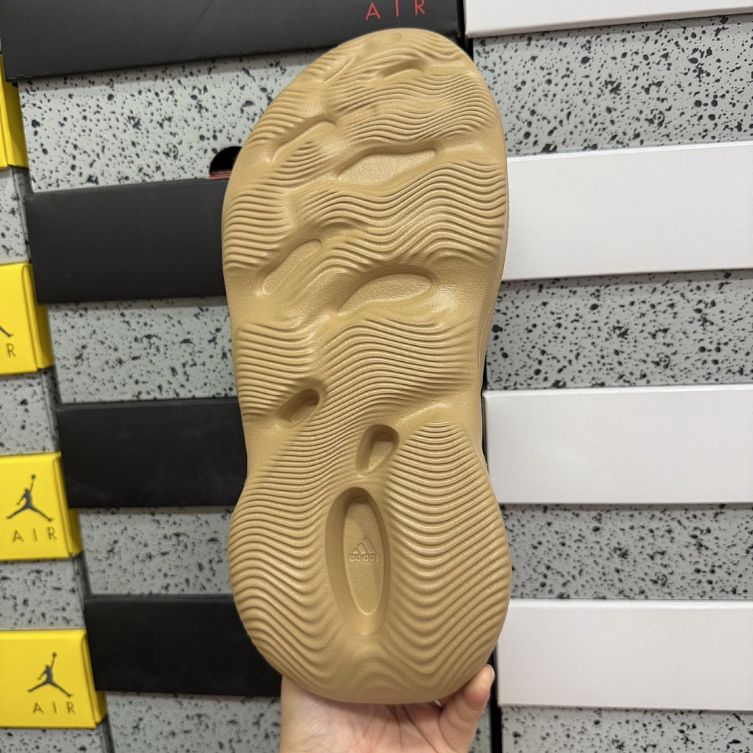 Adidas Slide/Foam Runner - Image 20