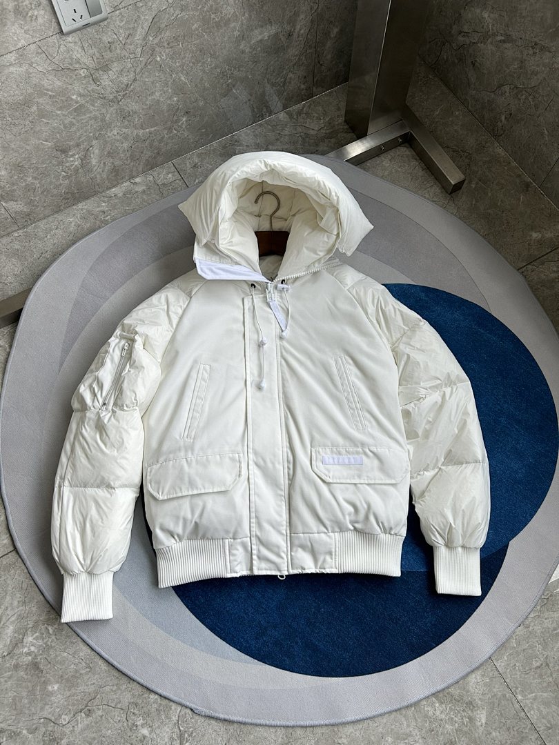 Canada Goose Chilliwack Bomber Jacket - Image 4