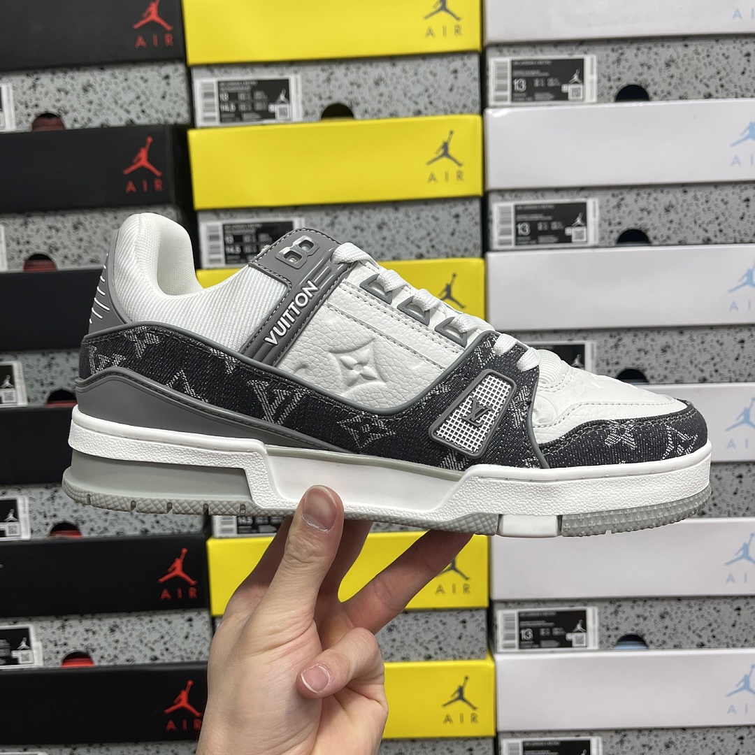 Louis Vuitton Trainer 1-02 - Image 8