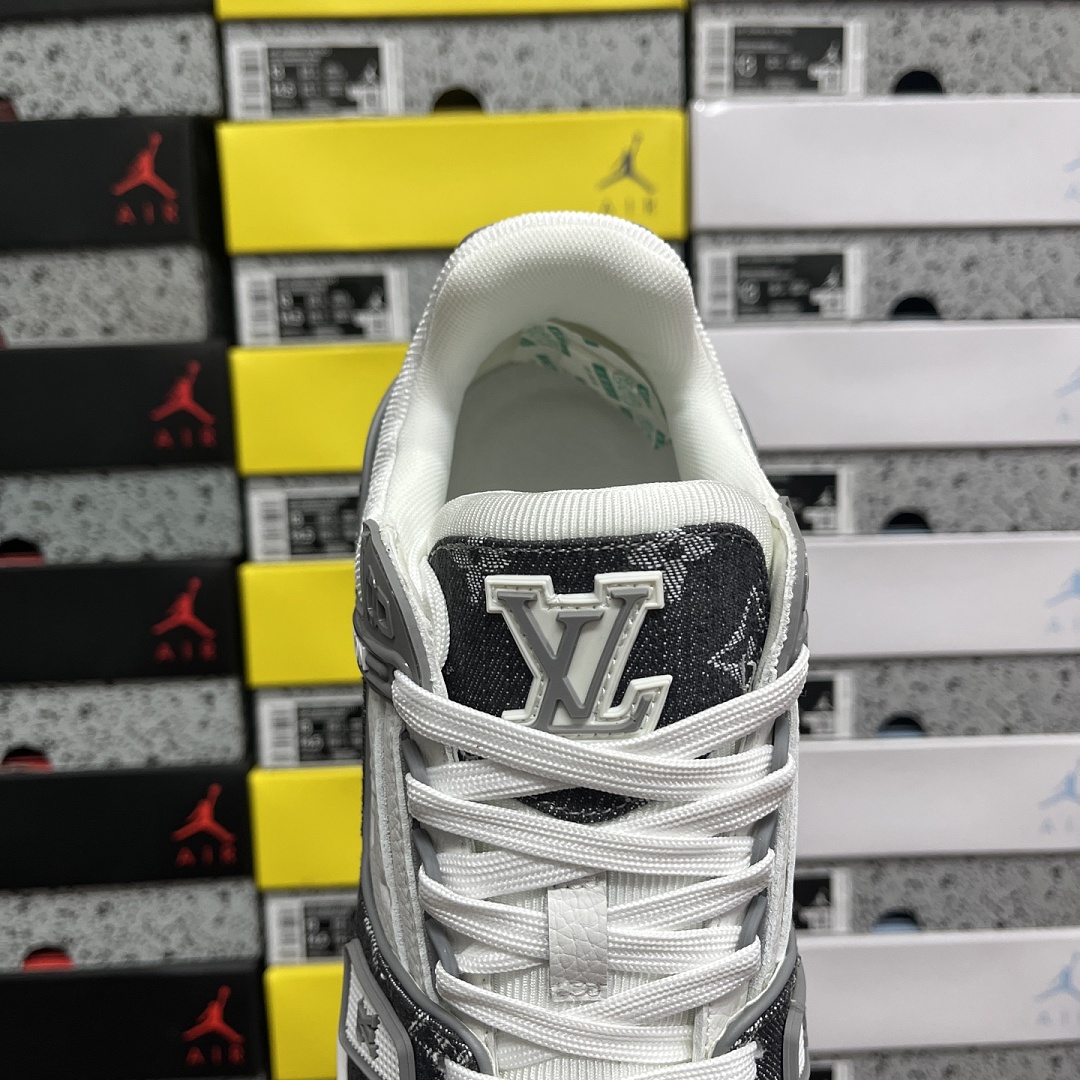 Louis Vuitton Trainer 1-02 - Image 6