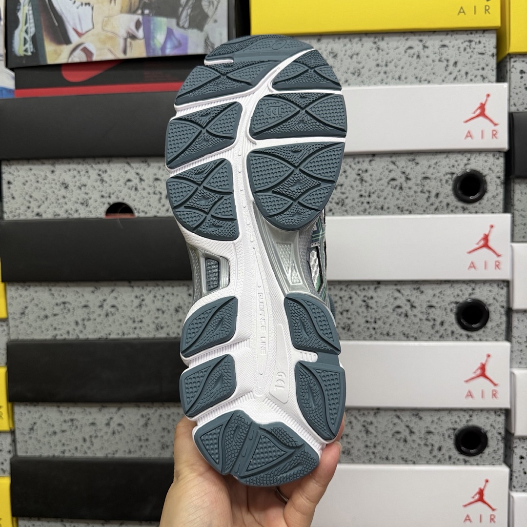 ASICS Gel-Cumulus 16 White Ironclad - Image 4