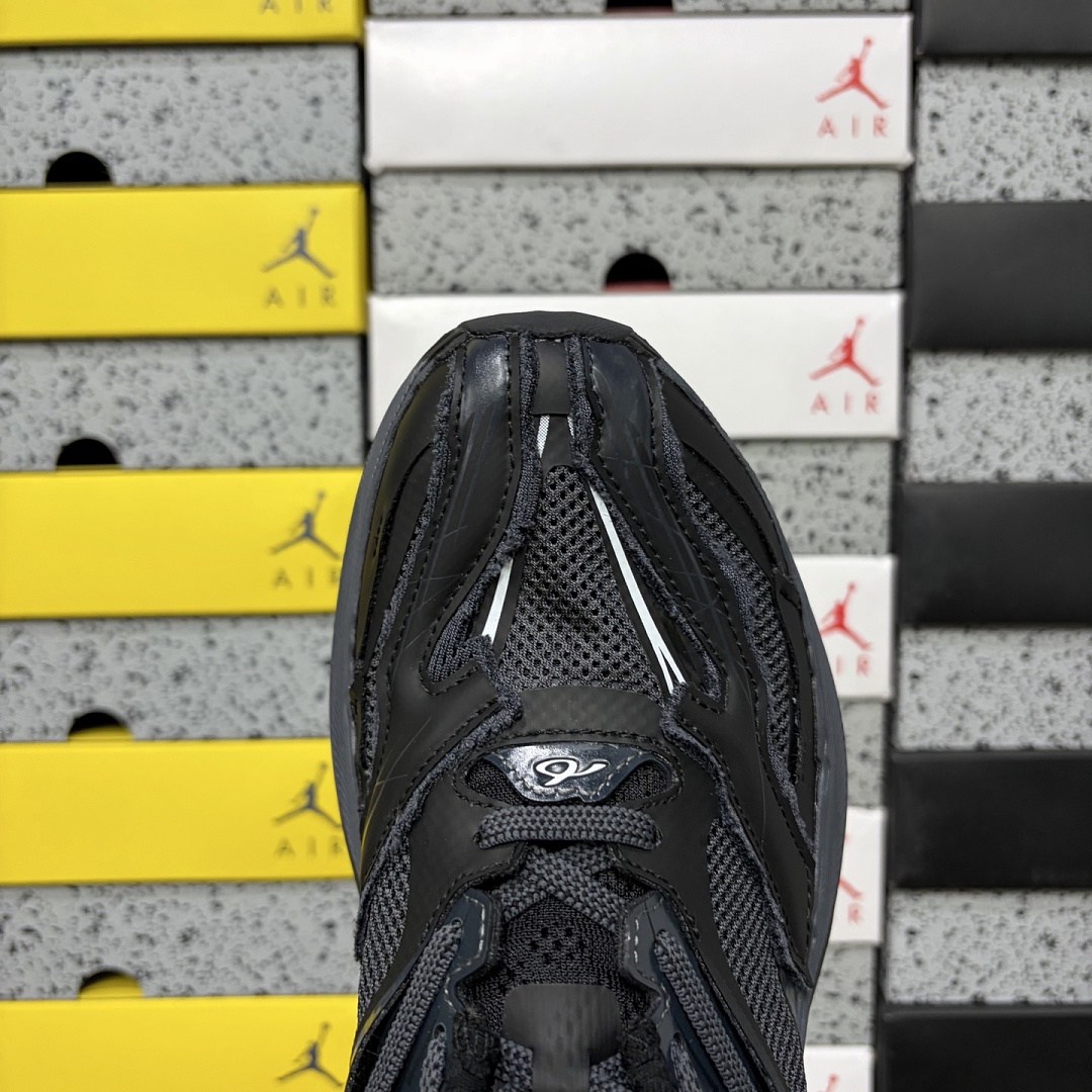 Balenciaga Jet 26 - Image 11