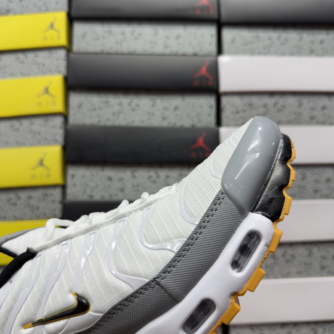 Nike Air Max Plus - Image 8