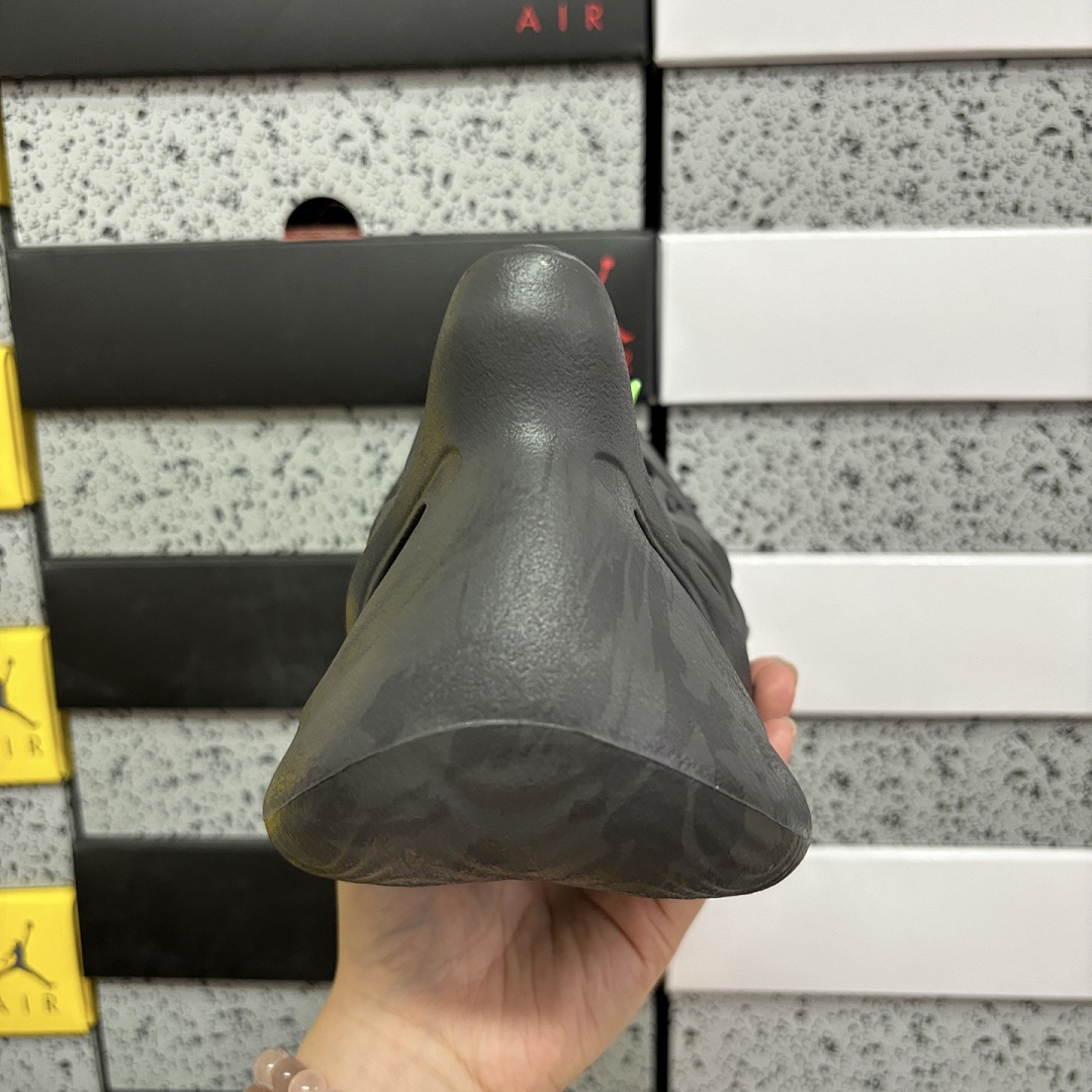 Adidas Slide/Foam Runner - Image 108