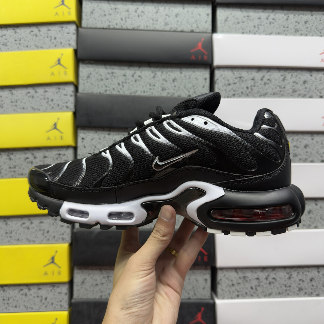 Nike Air Max Plus - Image 8