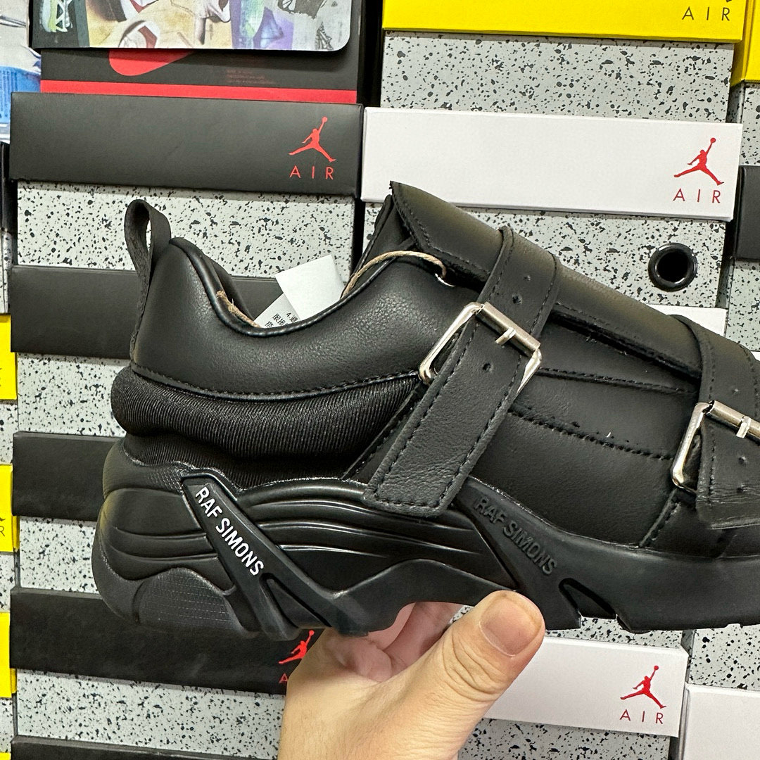 On Running Raf Simons Antei Low Top - Image 8