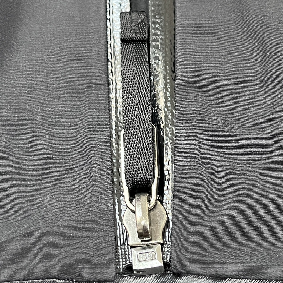 Arc'teryx Beta LT Jacket (Black) - Image 30