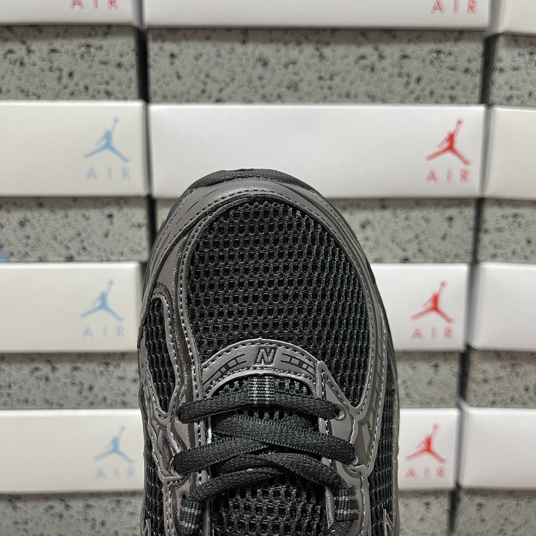 New Balance 740 (Triple Black) - Image 8