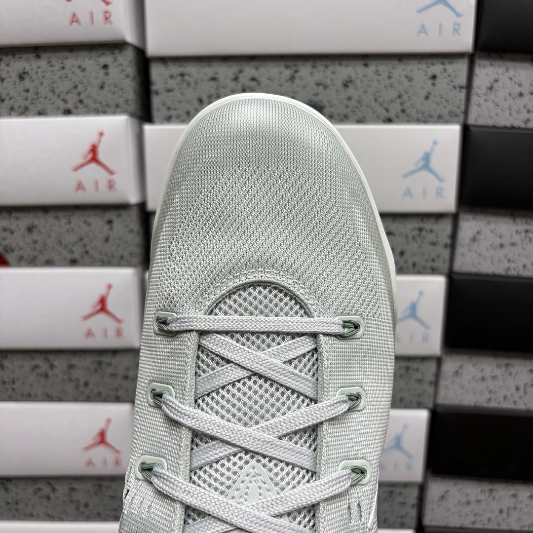Nike Kobe 9 EM Low Protro Light Silver Steam - Image 8