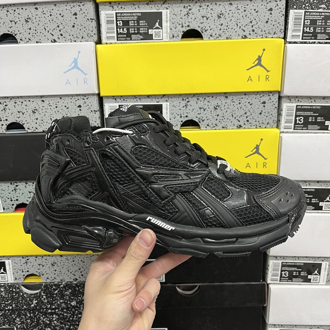 Balenciaga BLCG Runner 7.0 - Image 10