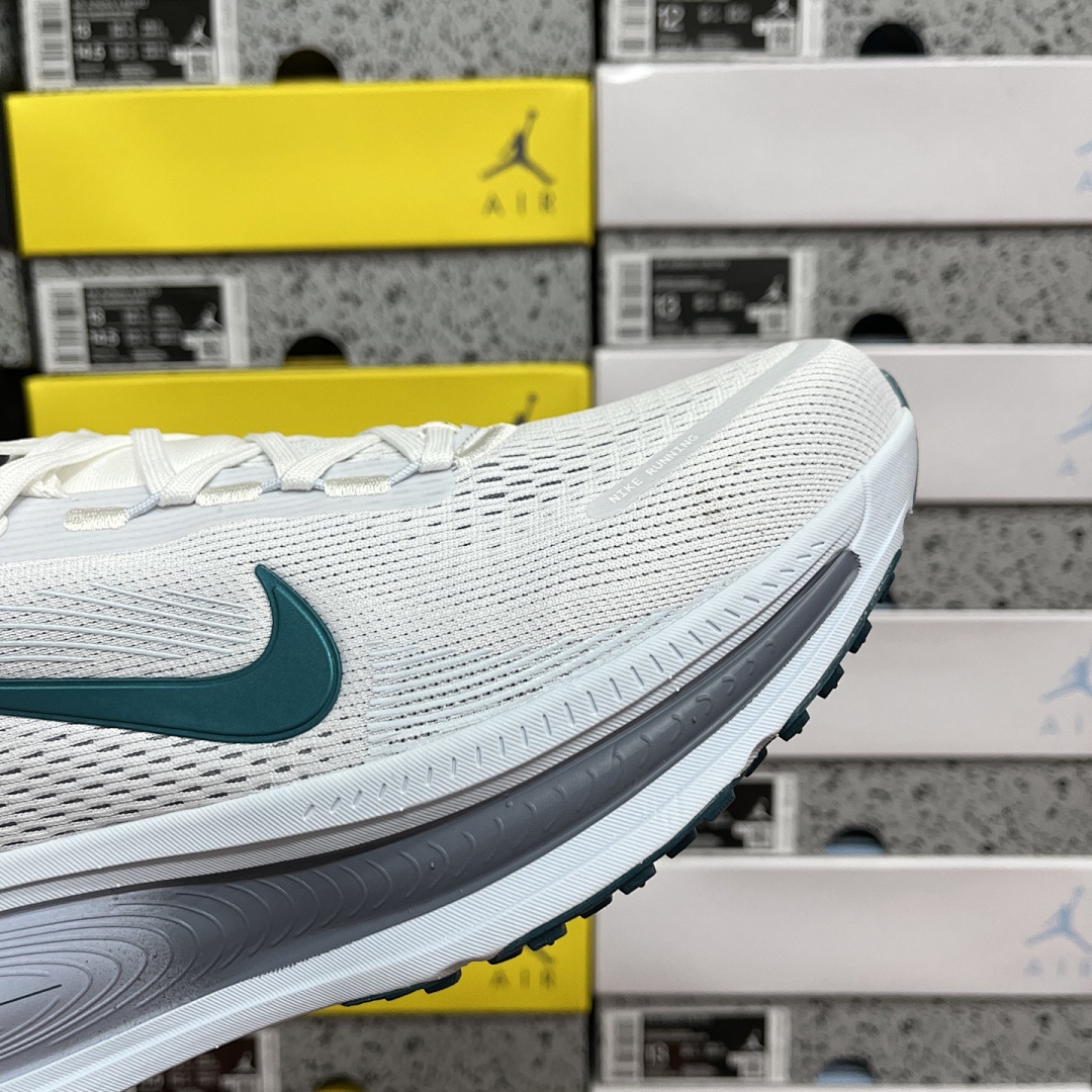 Nike Zoom Vomero - Image 4