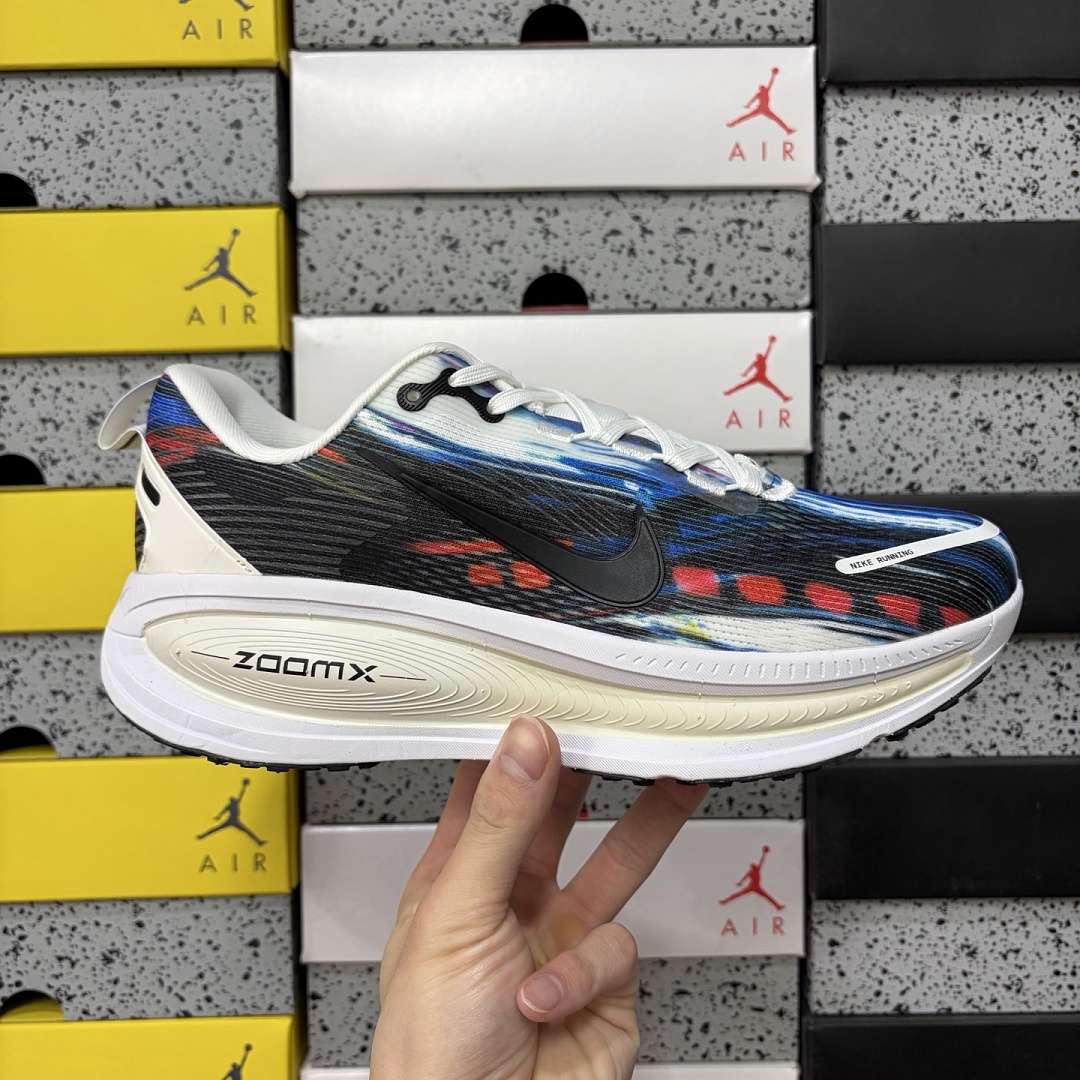 Nike Vomero 18 SE Light Trails - Image 10