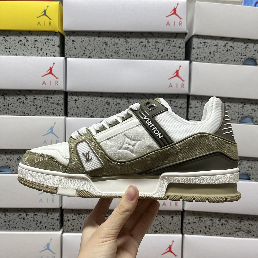 Louis Vuitton Trainer (OLIVE GREEN White) - Image 8