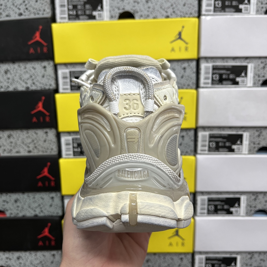 Balenciaga BLCG Runner 7.5 - Image 5