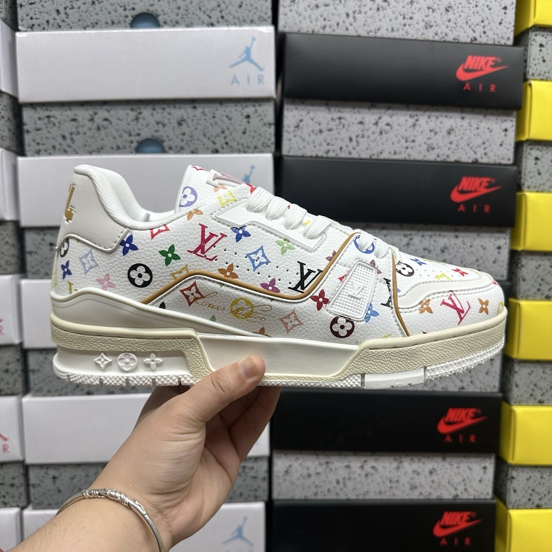Louis Vuitton Trainer V2-13 - Image 6