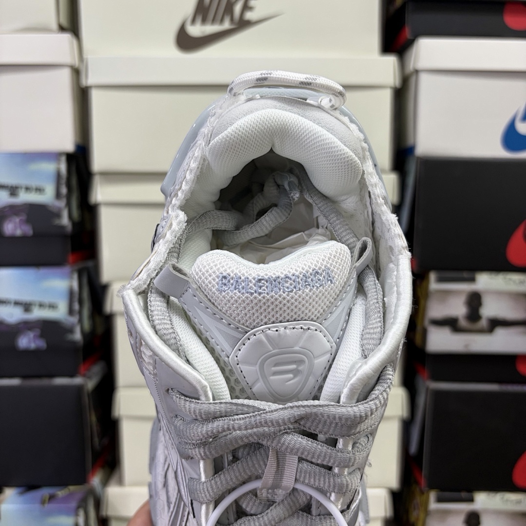 Balenciaga BLCG Runner7.0 - Image 16