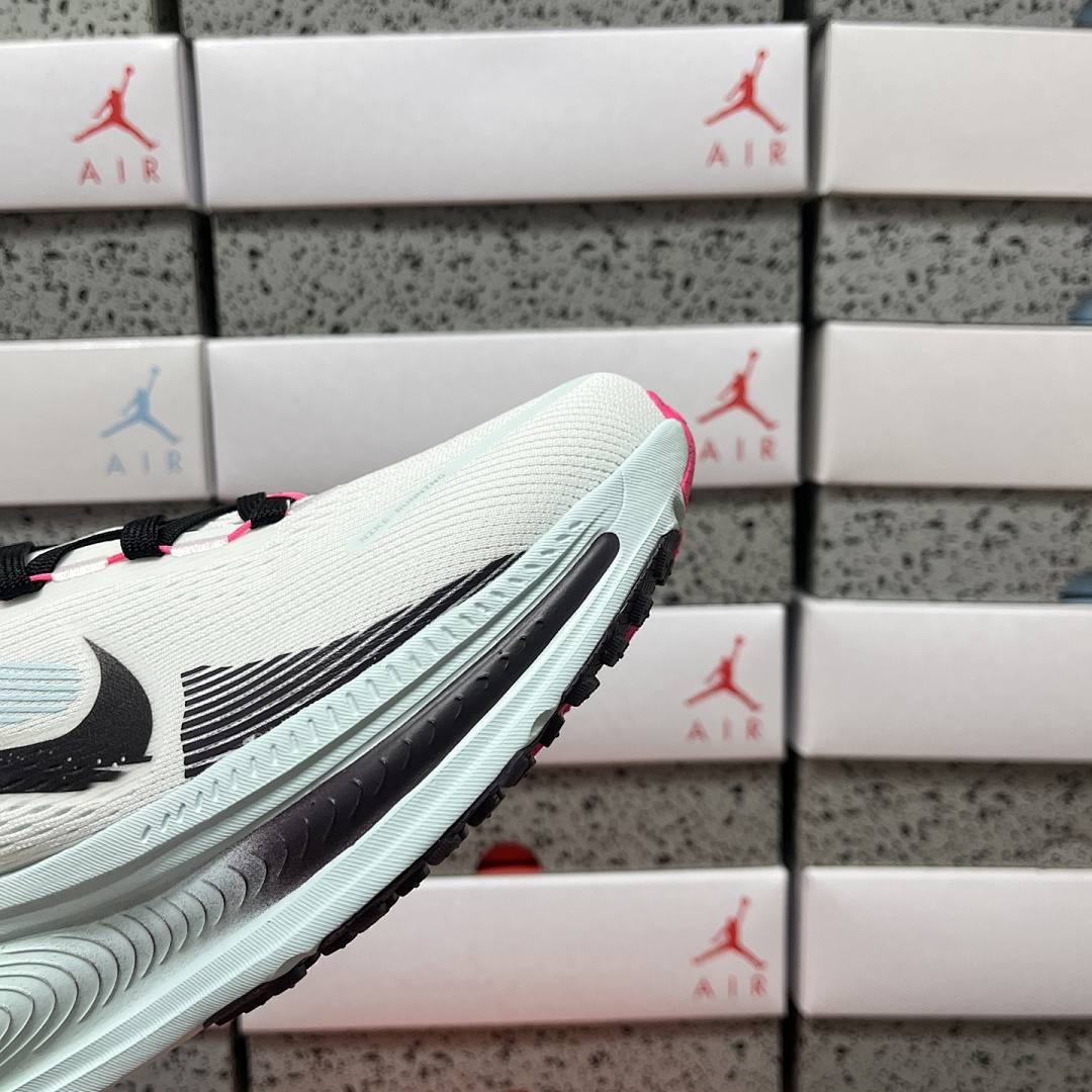 Nike Vomero 18 White Glacier Blue Hyper (Pink) - Image 9