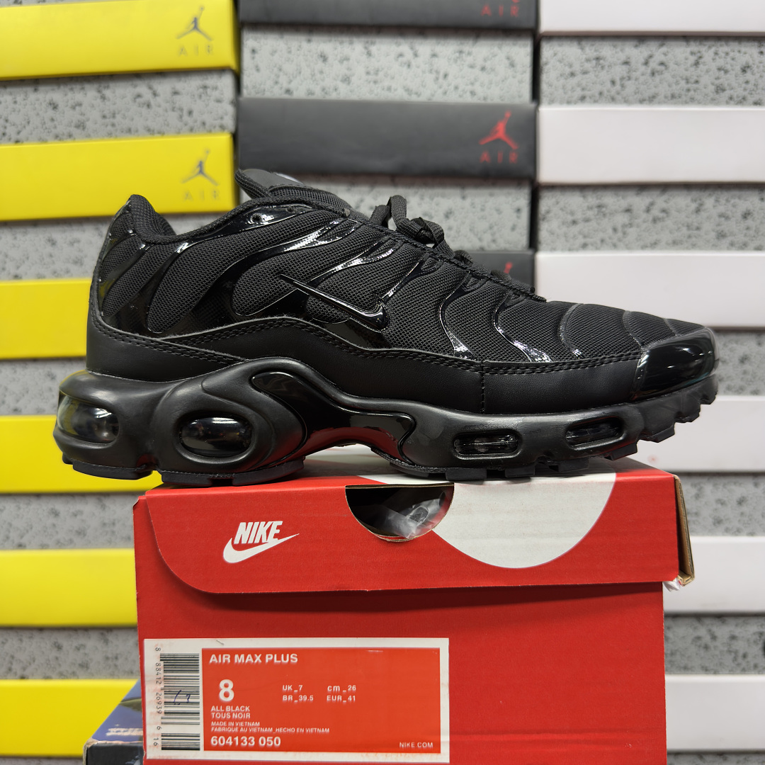 Nike Air Max Plus (Triple Black)