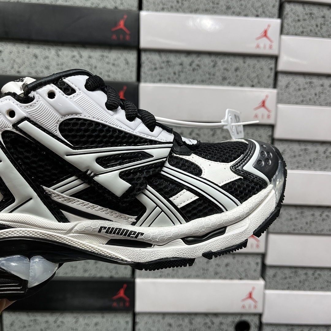 Balenciaga Runner LED 7.0 (Black White) - Image 3