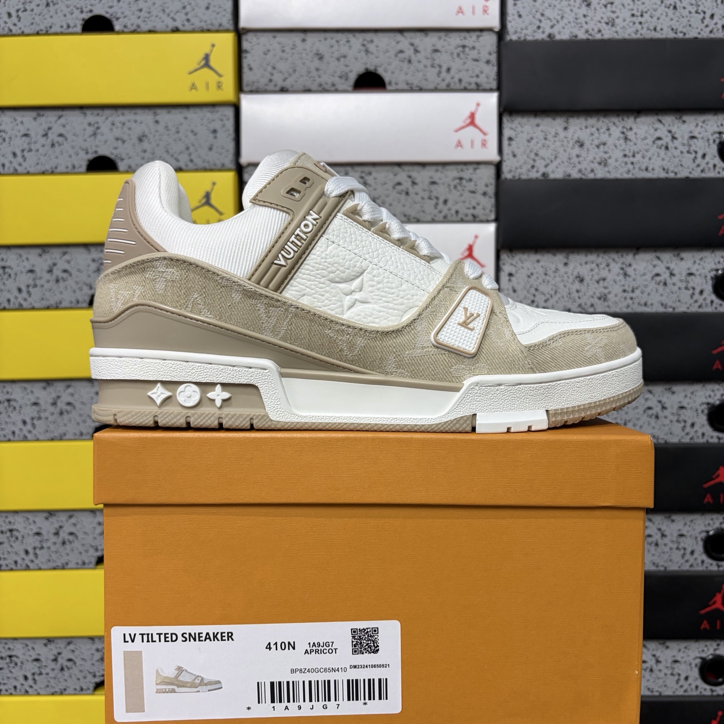Louis Vuitton Trainer - Image 11