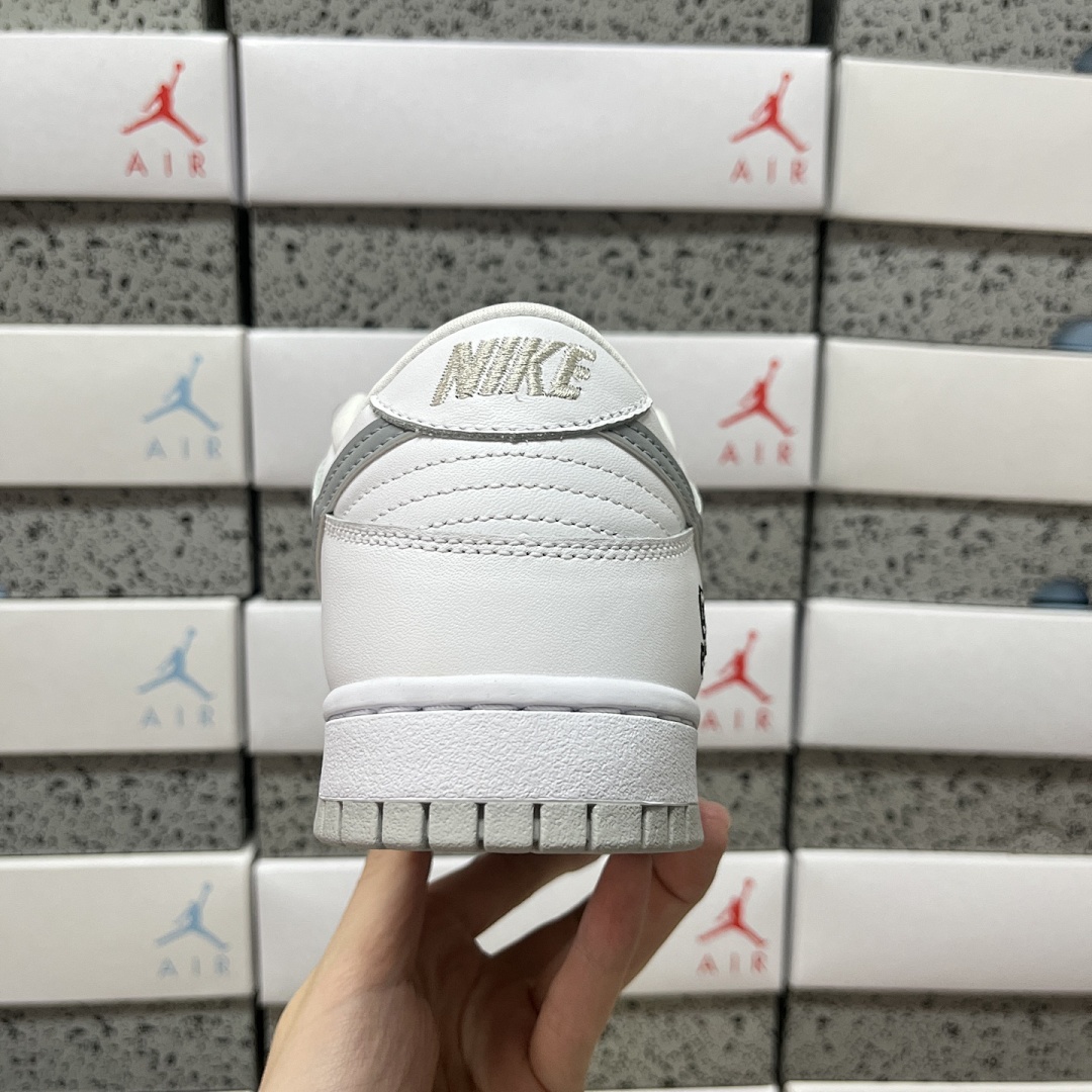 Nike SB Dunk Low Supreme 94 (White Metallic Silver) - Image 4