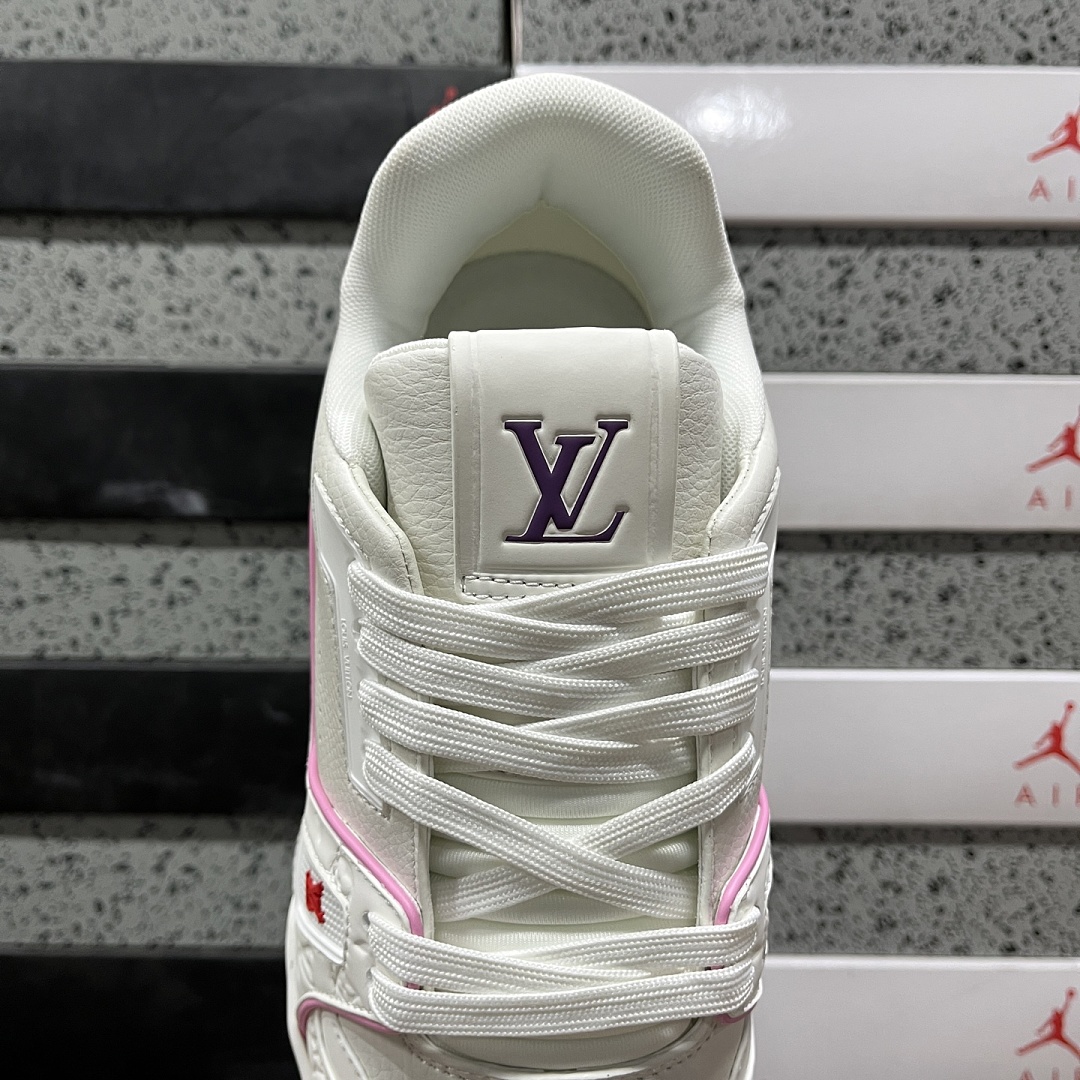 Louis Vuitton Trainer V2-10 - Image 4