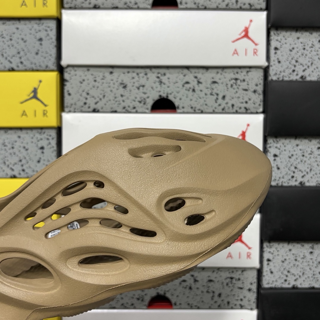 Adidas Yeezy Foam RNR Clay Taupe Clogs - Image 4