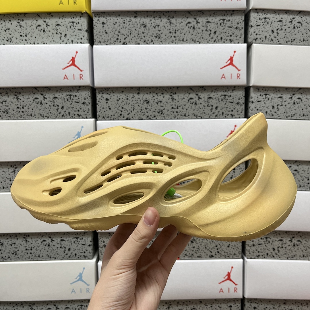 Adidas Slide/Foam Runner - Image 46