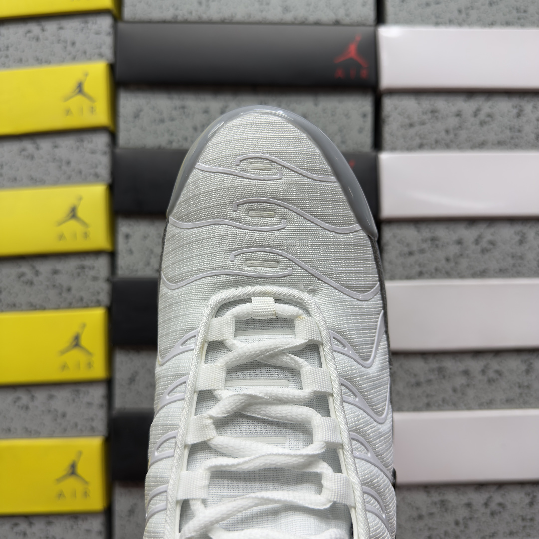 Nike Air Max Plus - Image 4