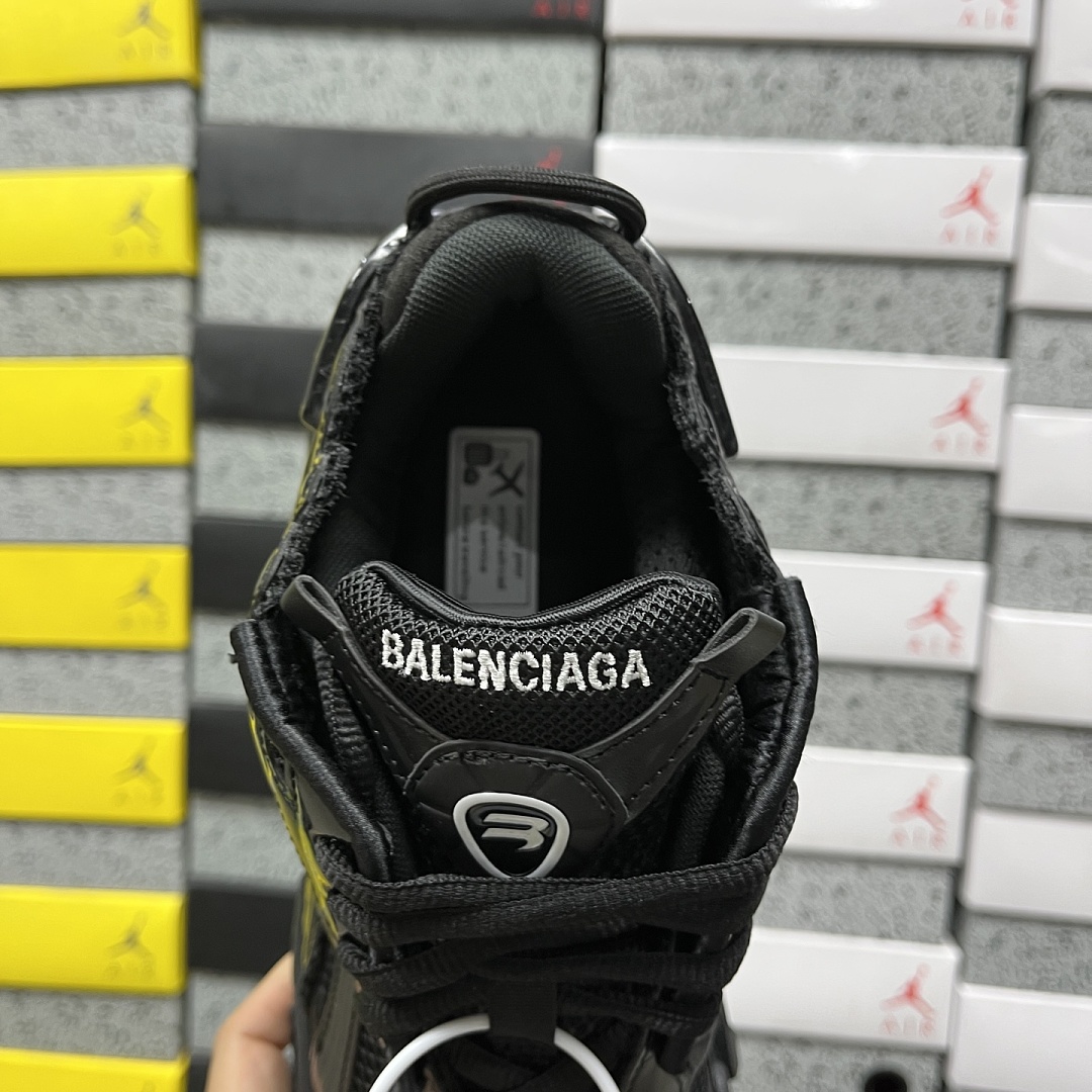 Balenciaga Runner LED Black 7.5 - Image 6
