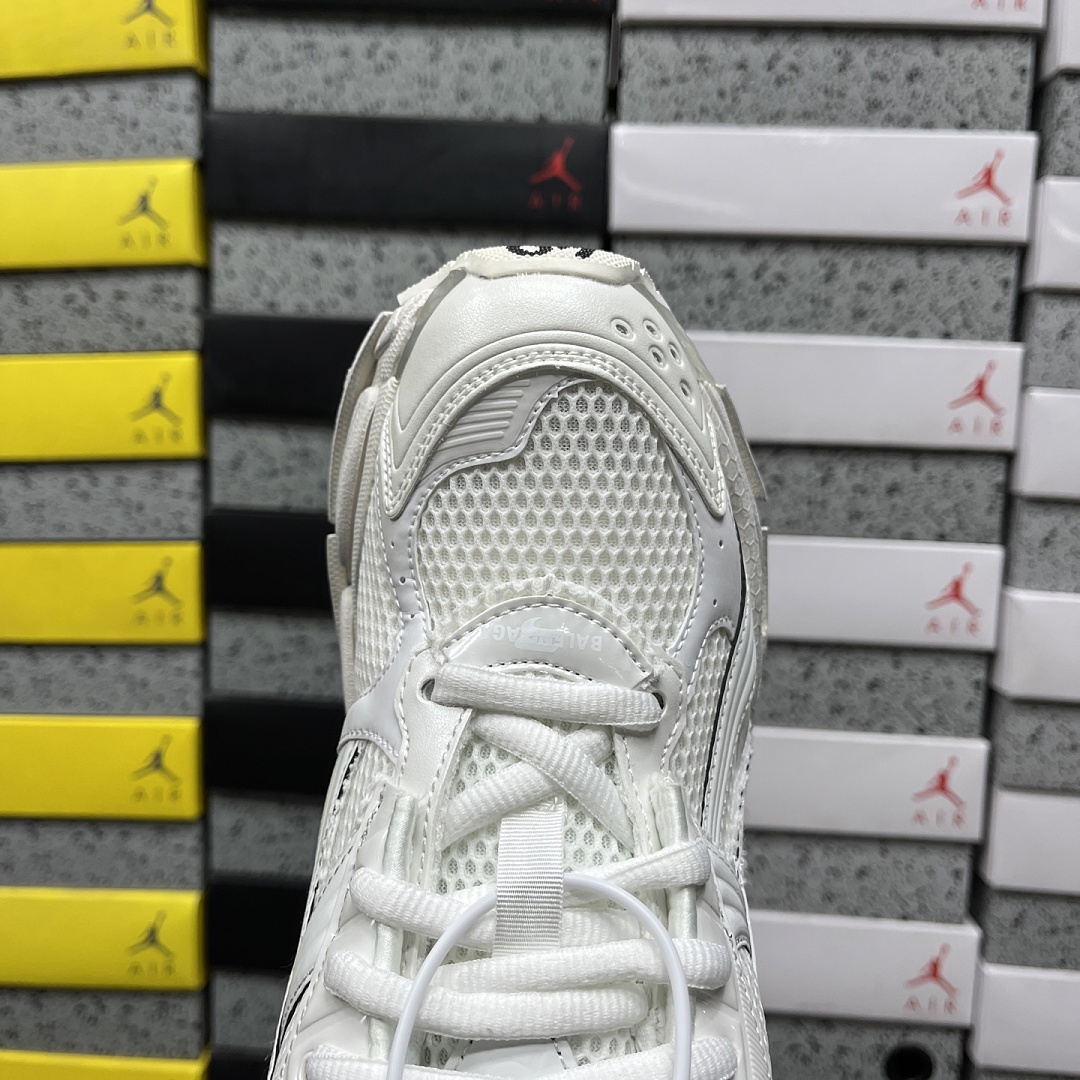Balenciaga BLCG Runner 7.5 - Image 2