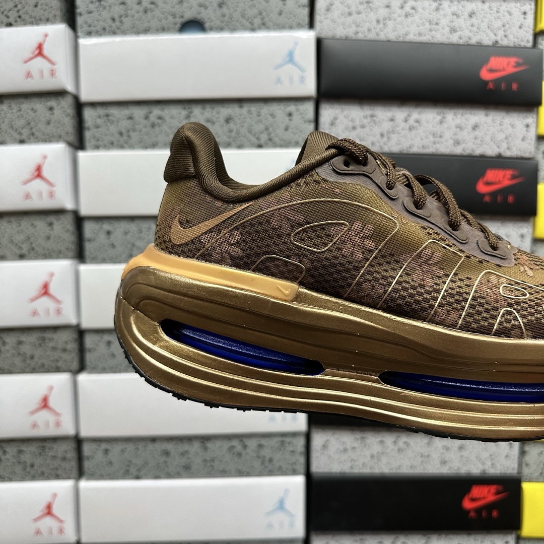Nike Vomero Premium Flat Stout - Image 5
