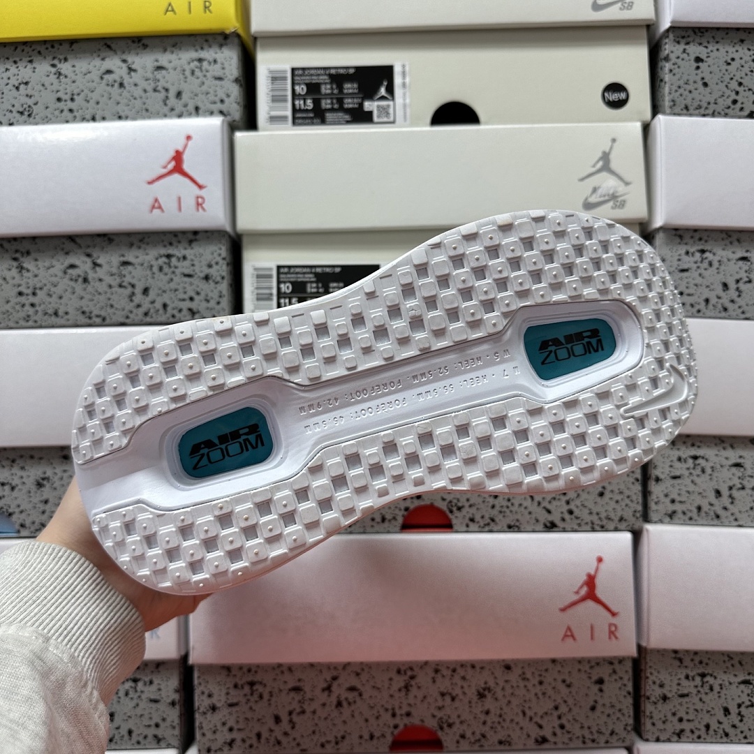 Nike Vomero Premium HQ2050-836 - Image 9