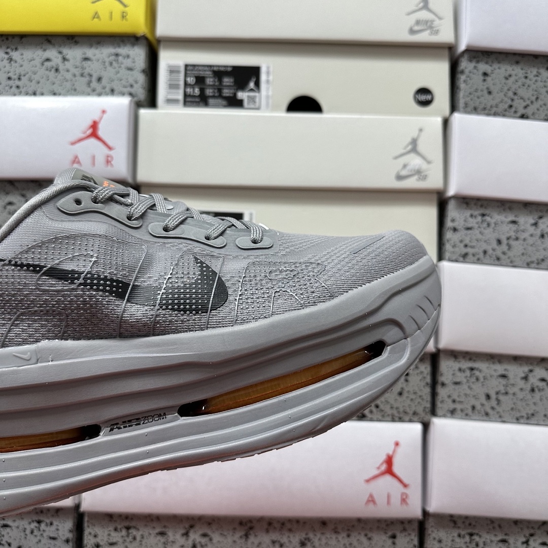 Nike Vomero Premium HQ2050-755 - Image 5