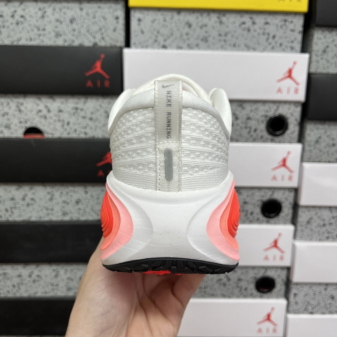 Nike Zoom Vomero - Image 10