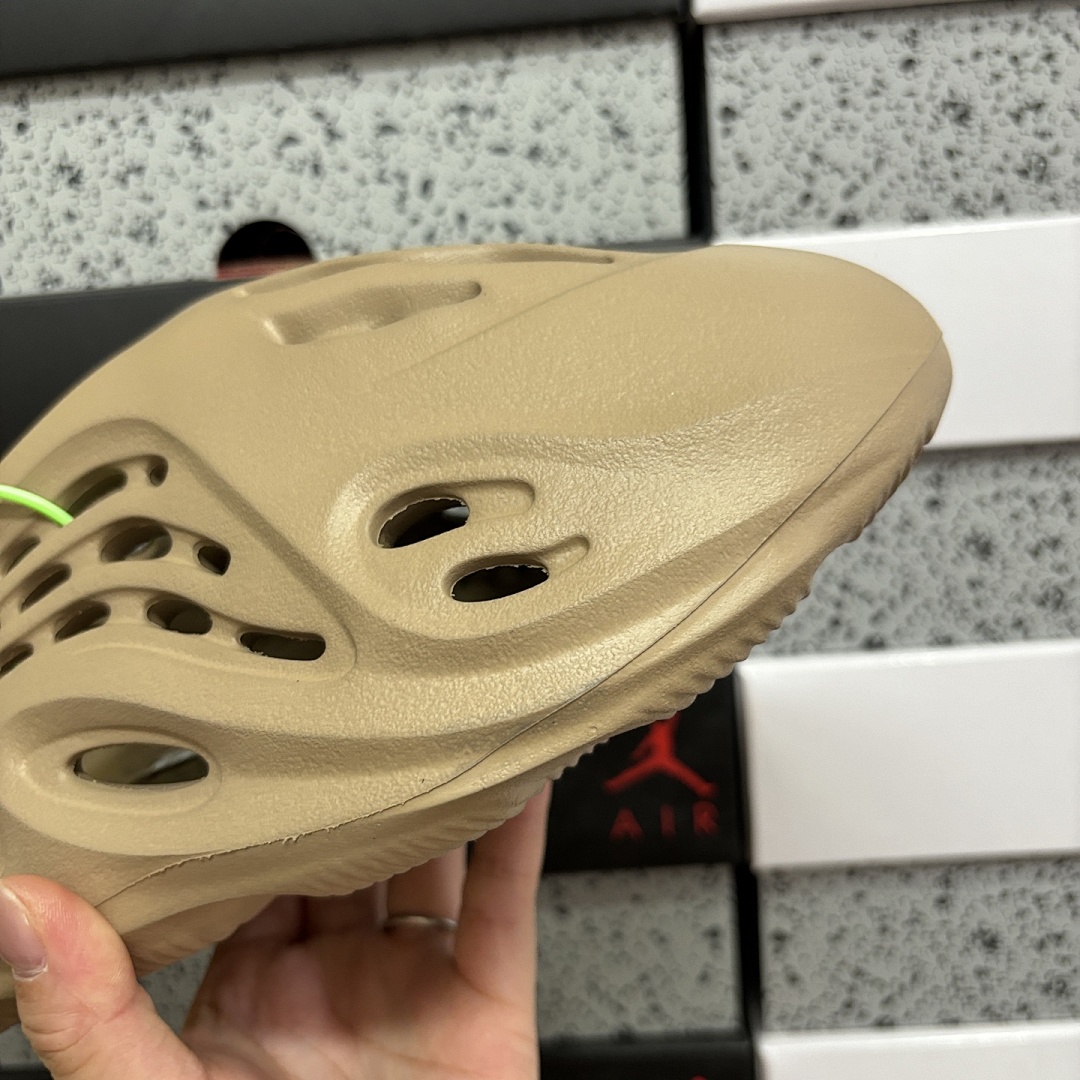 Adidas Slide/Foam Runner - Image 85