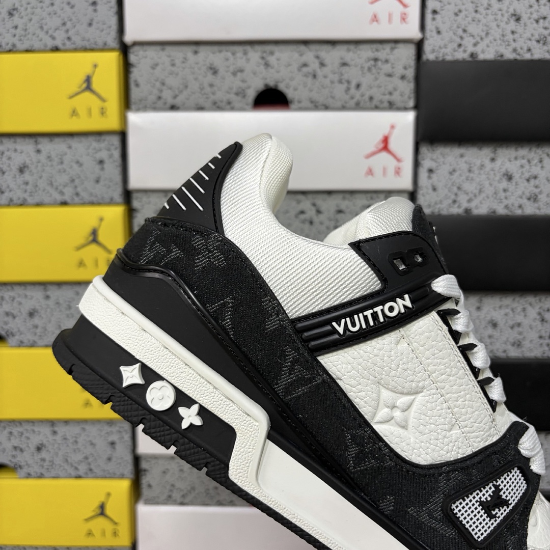Louis Vuitton Trainer - Image 4