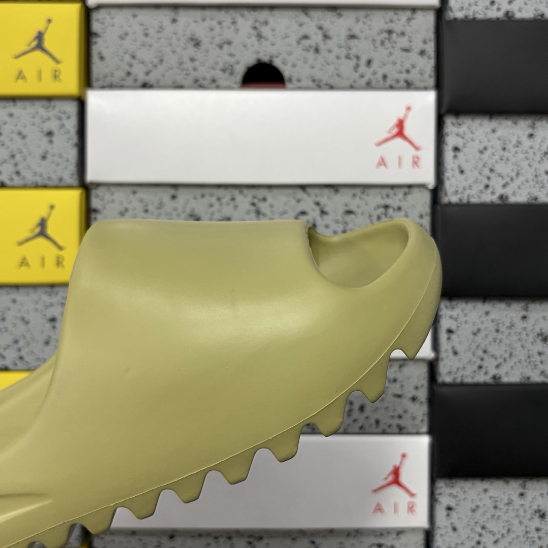 Adidas Yeezy Slide Resin - Image 2