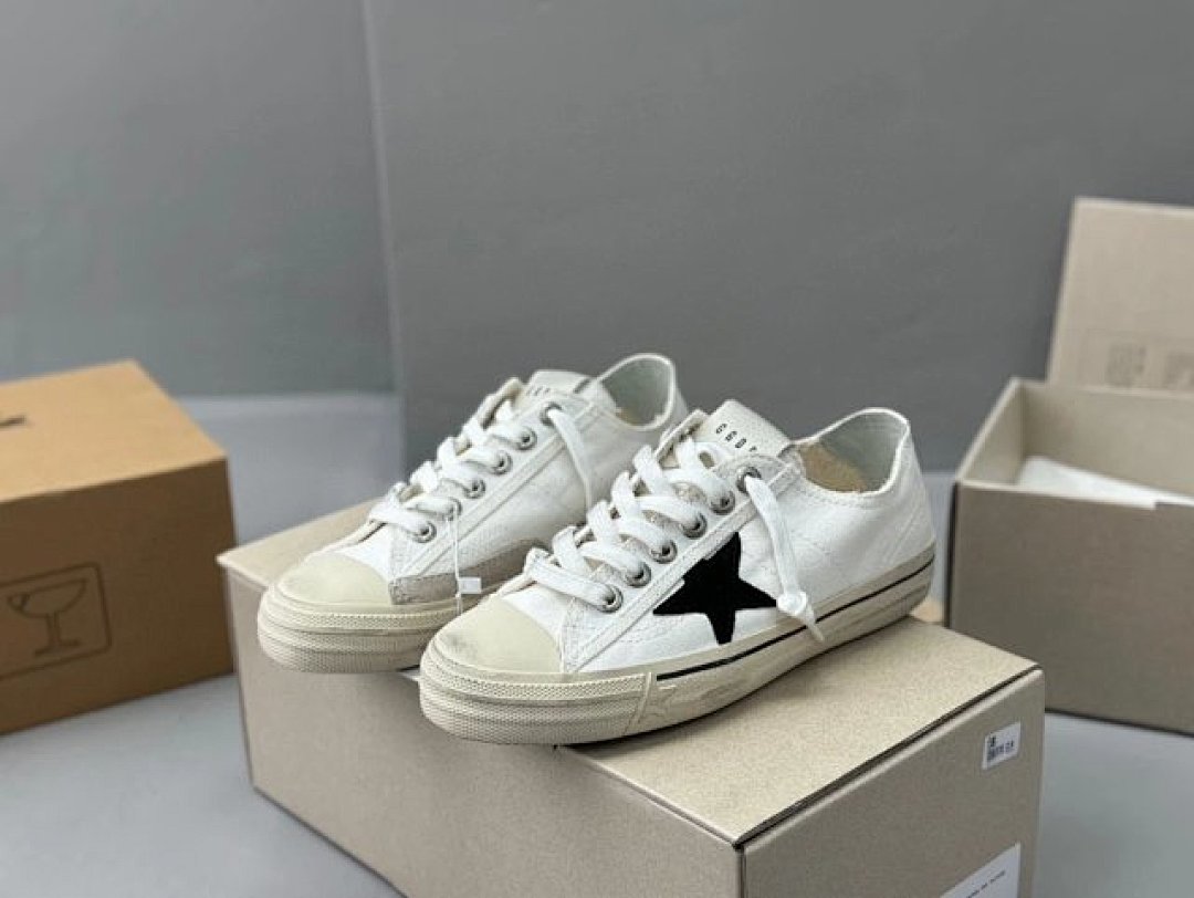 Golden Goose Deluxe Brand White Canvas Black Star - Image 3