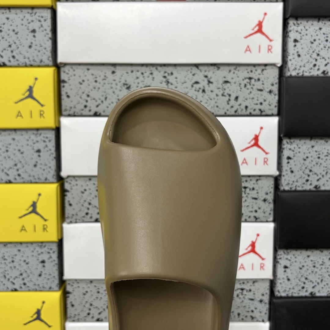 Adidas Yeezy Slide Earth Brown Slides - Image 2