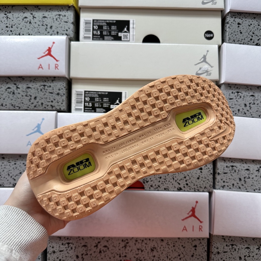 Nike Vomero Premium HQ2050-100 - Image 7