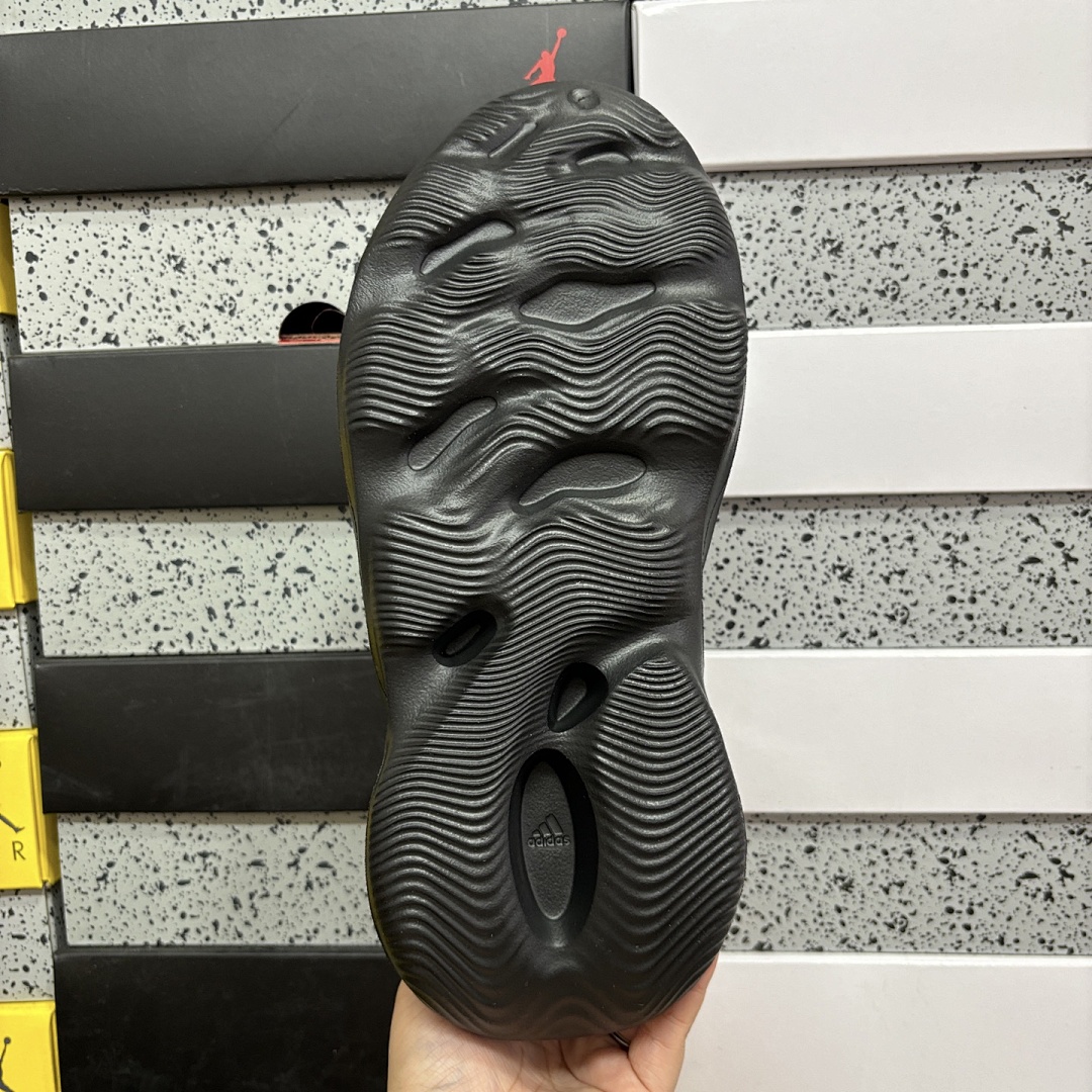 Adidas Slide/Foam Runner - Image 120