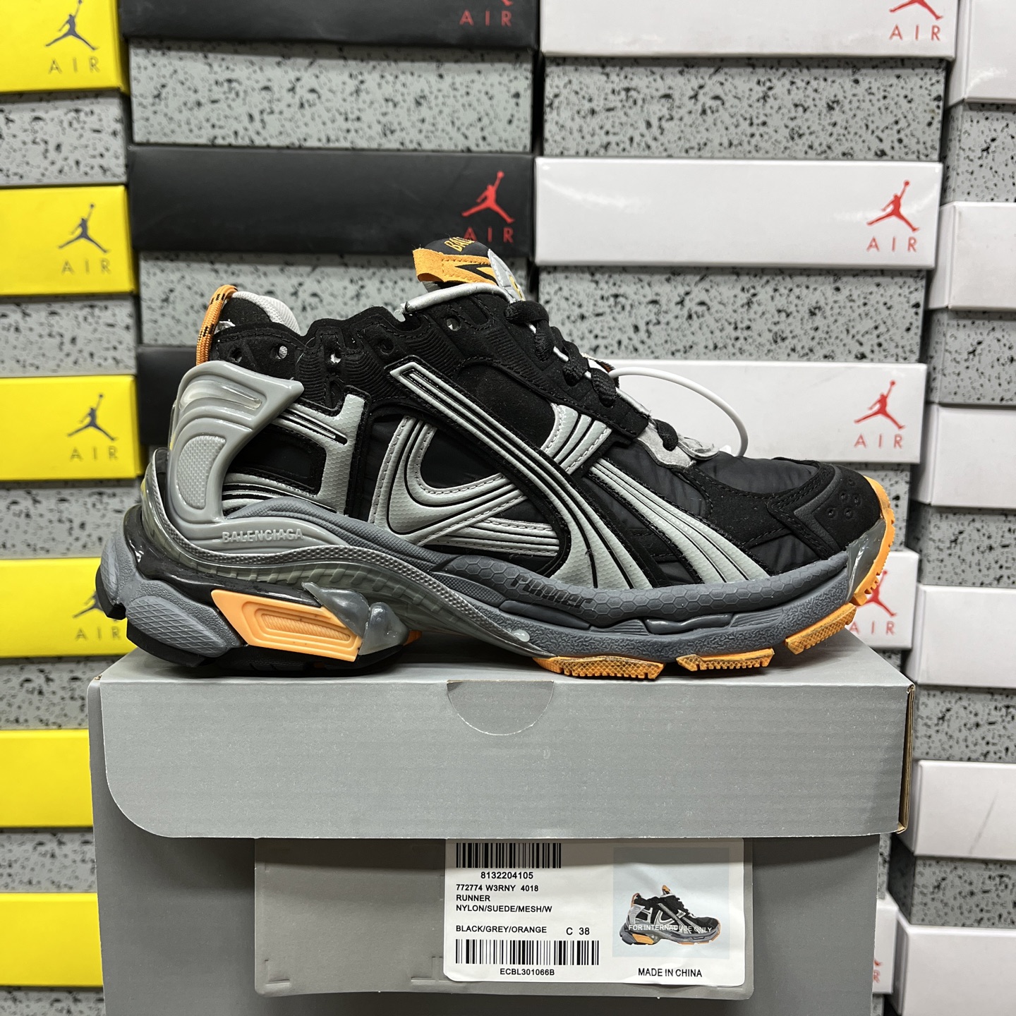 Balenciaga BLCG Runner 7.5 - Image 11