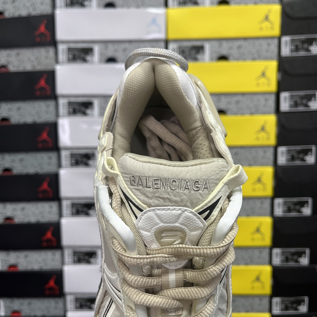 Balenciaga BLCG Runner 7.5 - Image 9